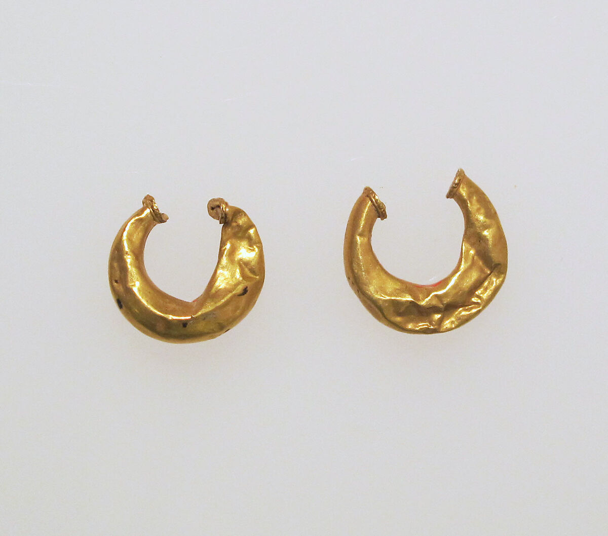 Earring, crescent-shaped, Gold, Etruscan 