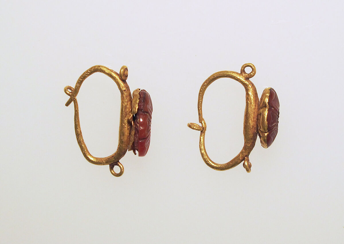 Earring with carnelian rosettes, Gold, carnelian, Roman 