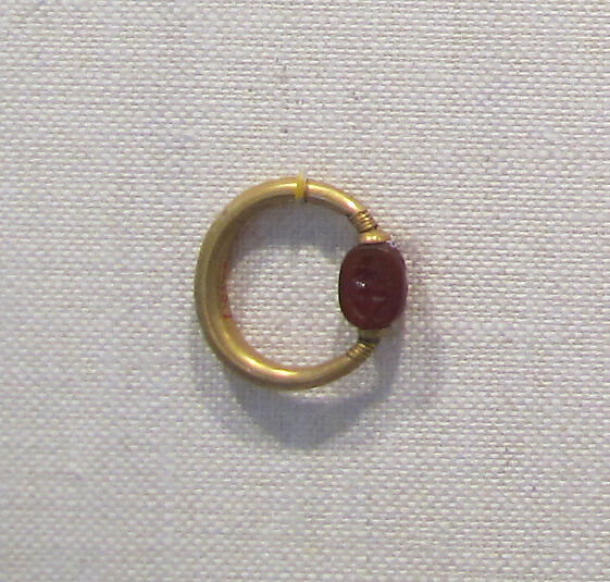 Gold swivel ring with carnelian scarab, Carnelian, gold, Etruscan 