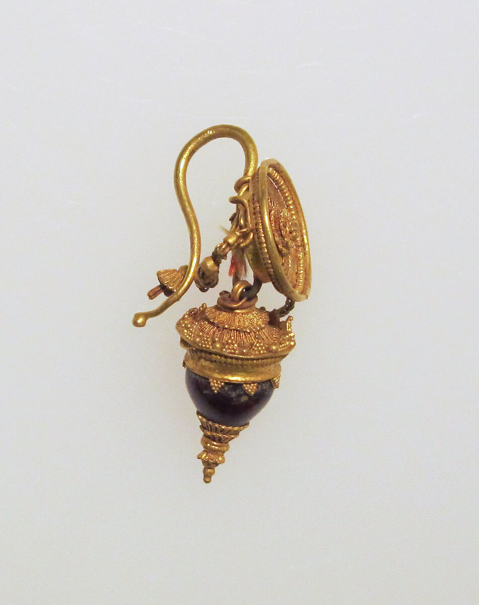 Earring with disc, amphora, chains, Gold, garnet 