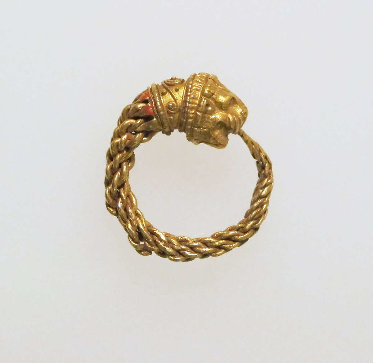 Earring with head of lion, Gold, Etruscan 