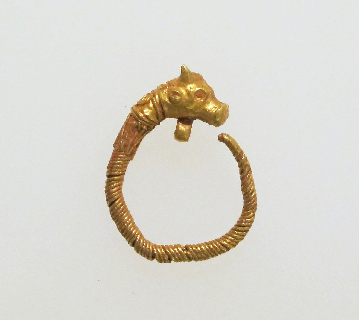 Earring with head of bull, Gold, Etruscan 