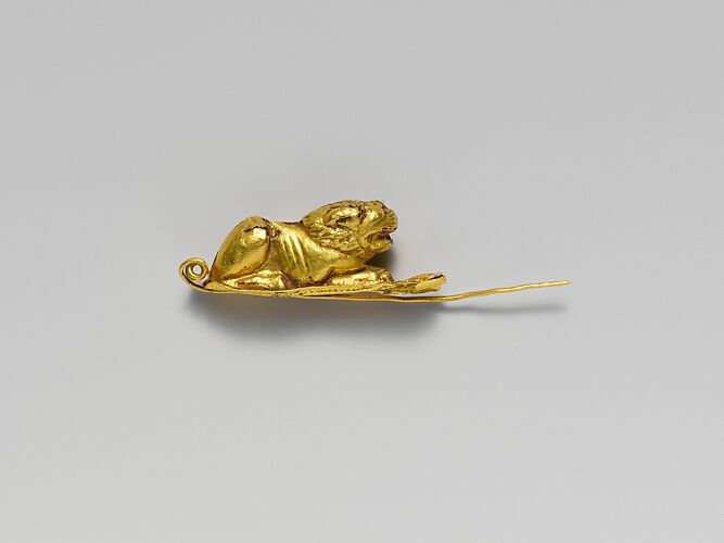 Gold fibula (safety pin) with recumbent lion