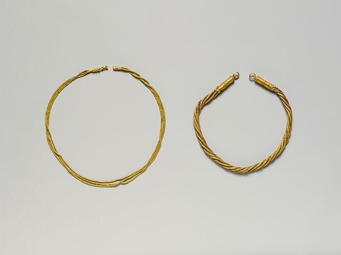 Gold necklace of linked strands