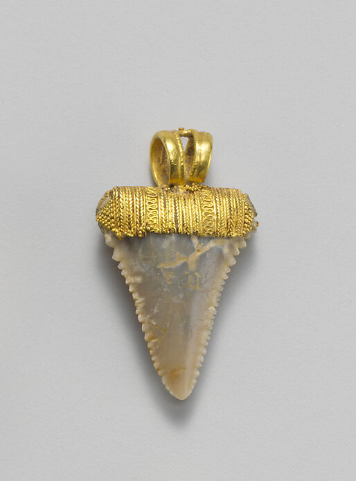 Tooth pendant set in gold, Gold, tooth, Etruscan 