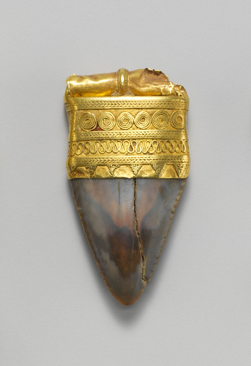Tooth pendant set in gold, Gold, tooth, Etruscan 