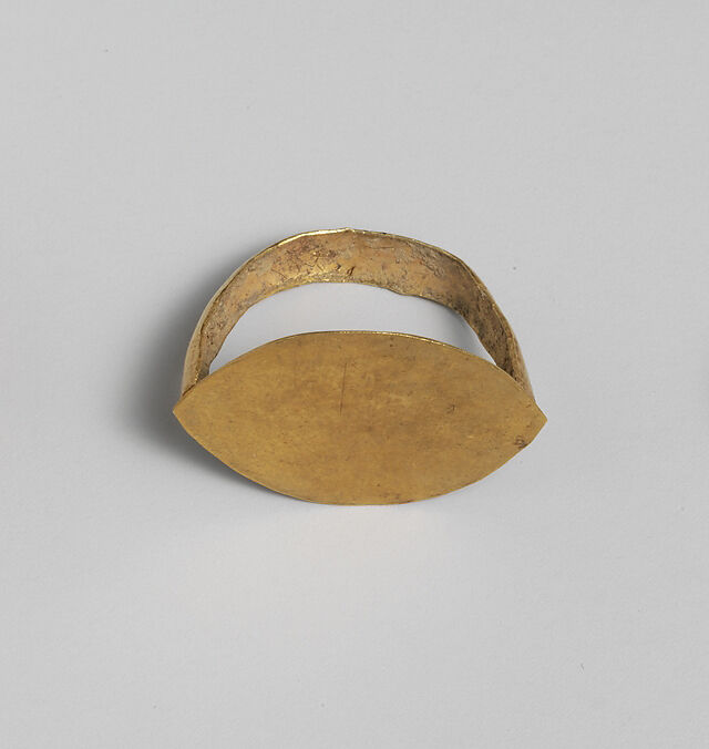 Gold ring with elliptical bezel, Gold, Etruscan 