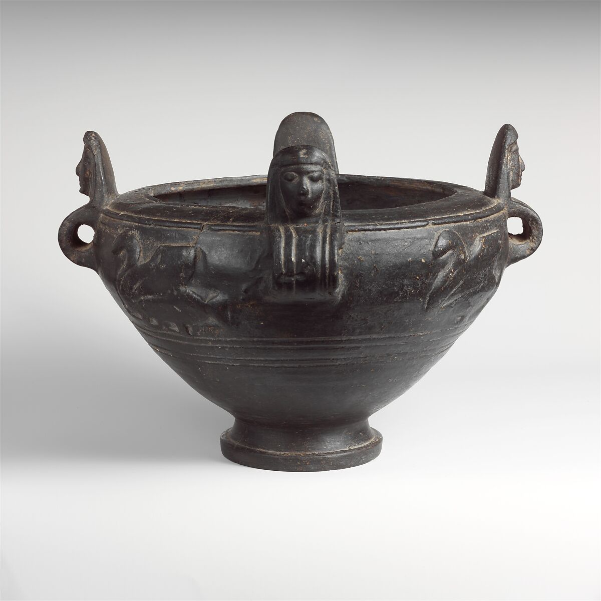 Terracotta bowl with lid, Terracotta, Etruscan 