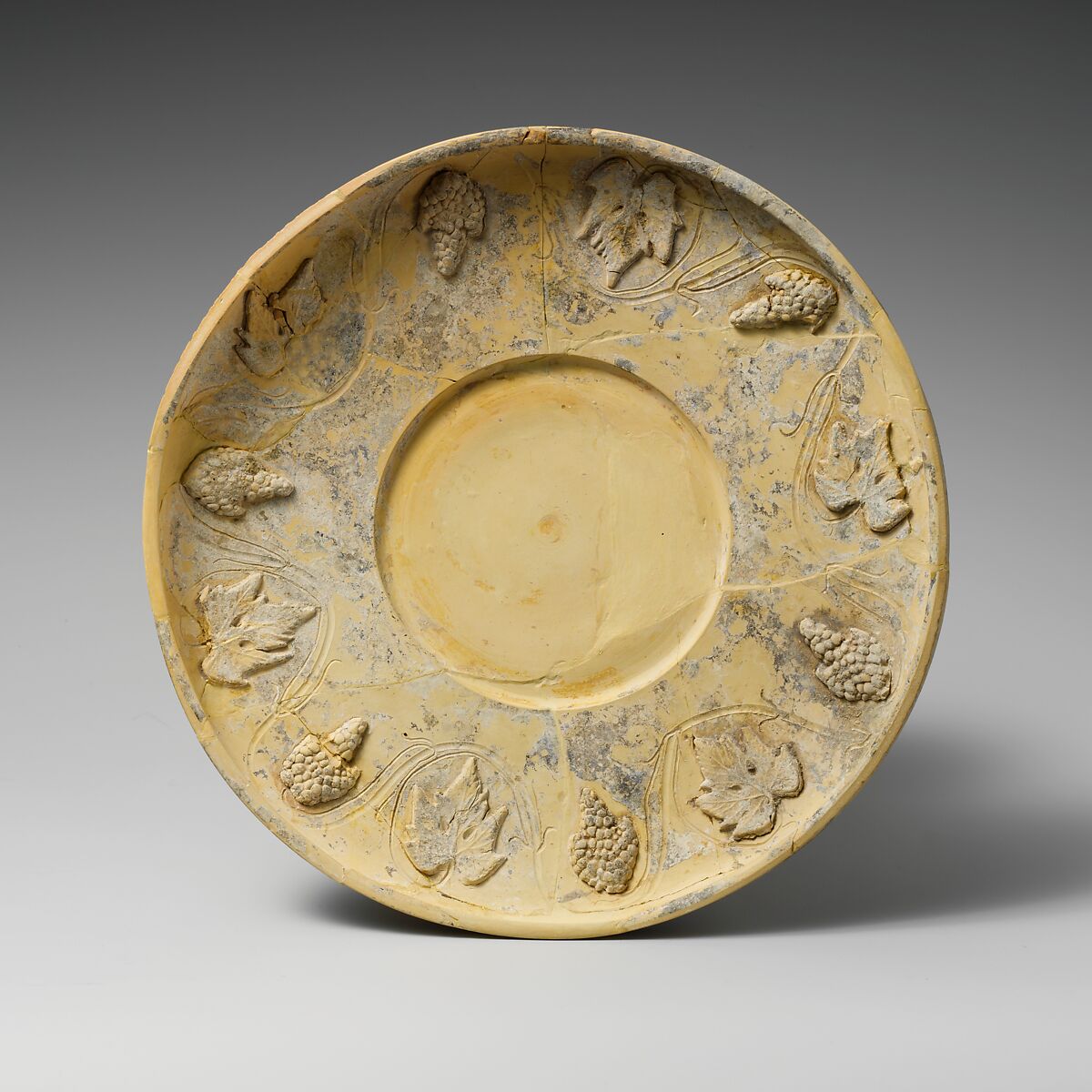 Terracotta phiale (libation bowl), Terracotta, Etruscan 