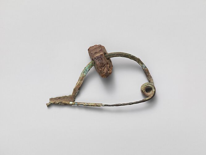Bronze fibula (safety pin) with amber segment