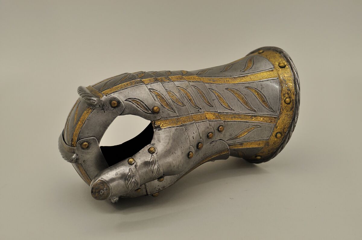 Locking Gauntlet, Steel, gold, copper alloy, German, Augsburg 