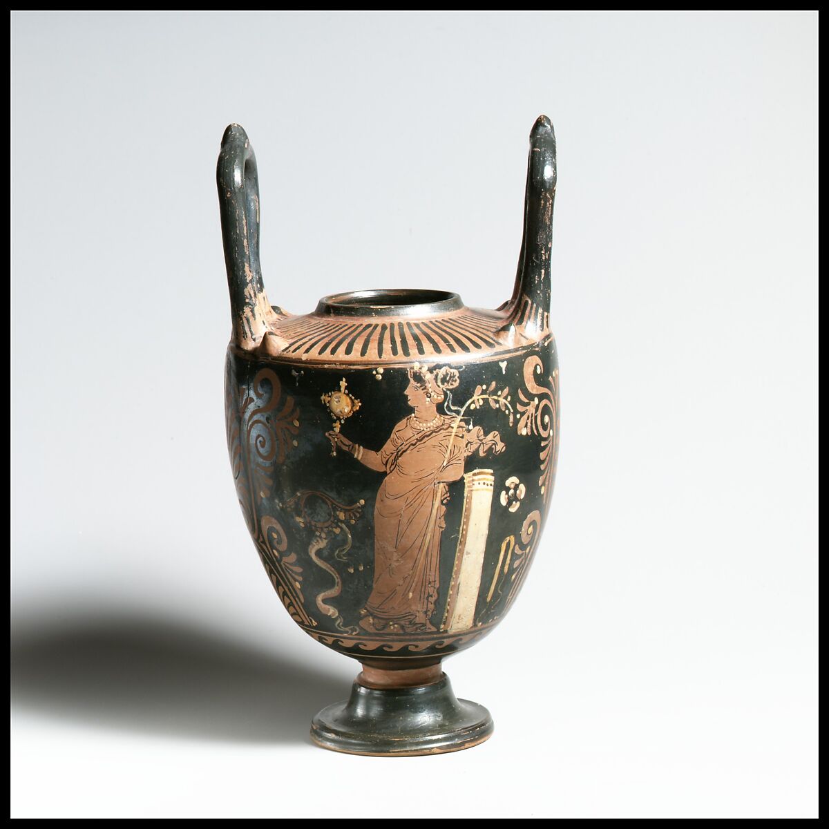 Lebes gamikos, Attributed to the Liverpool Group, Terracotta, Greek, South Italian, Apulian 