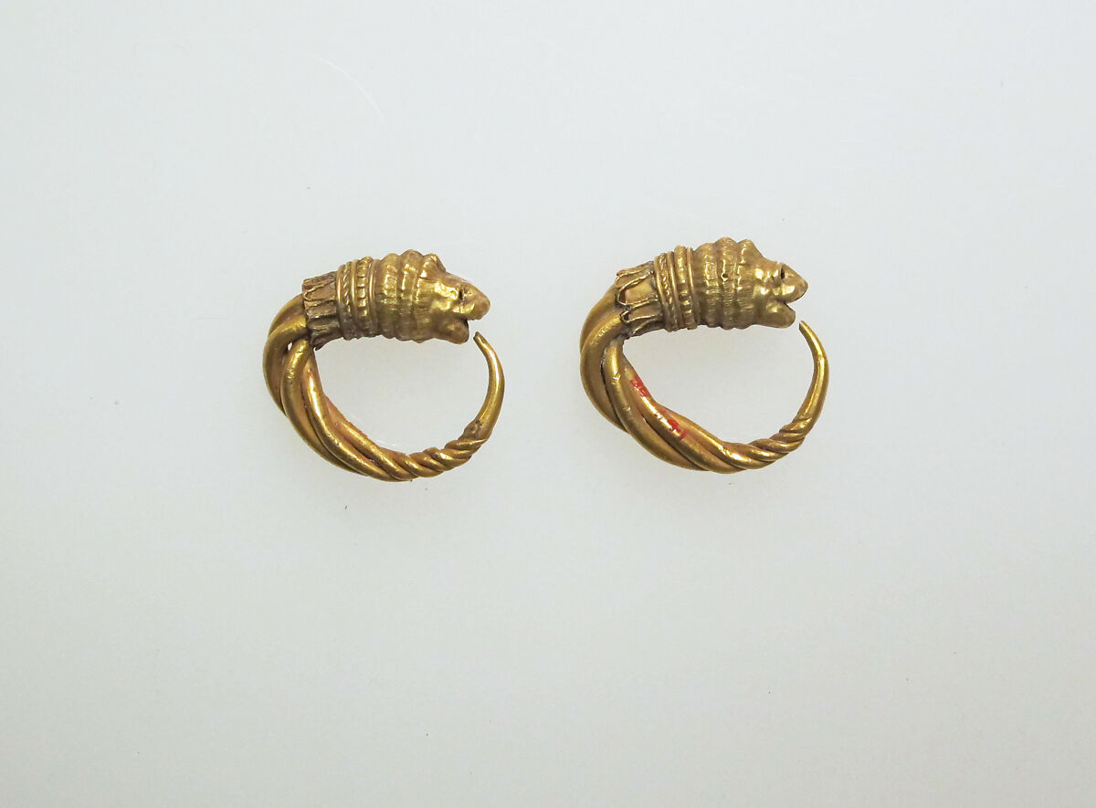 Earring with head of lions, Gold, Greek 