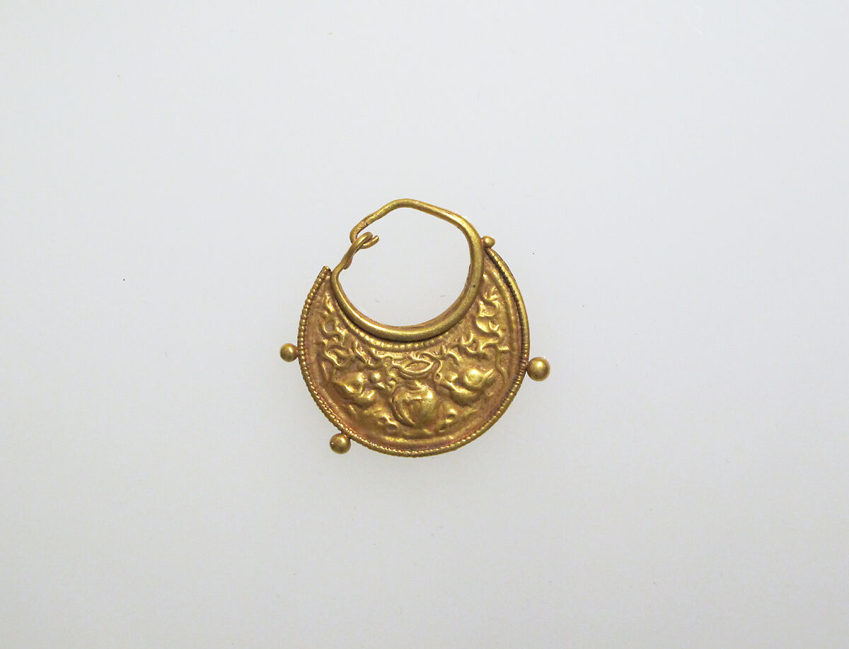 Earring, crescent-shaped, Gold, Greek 