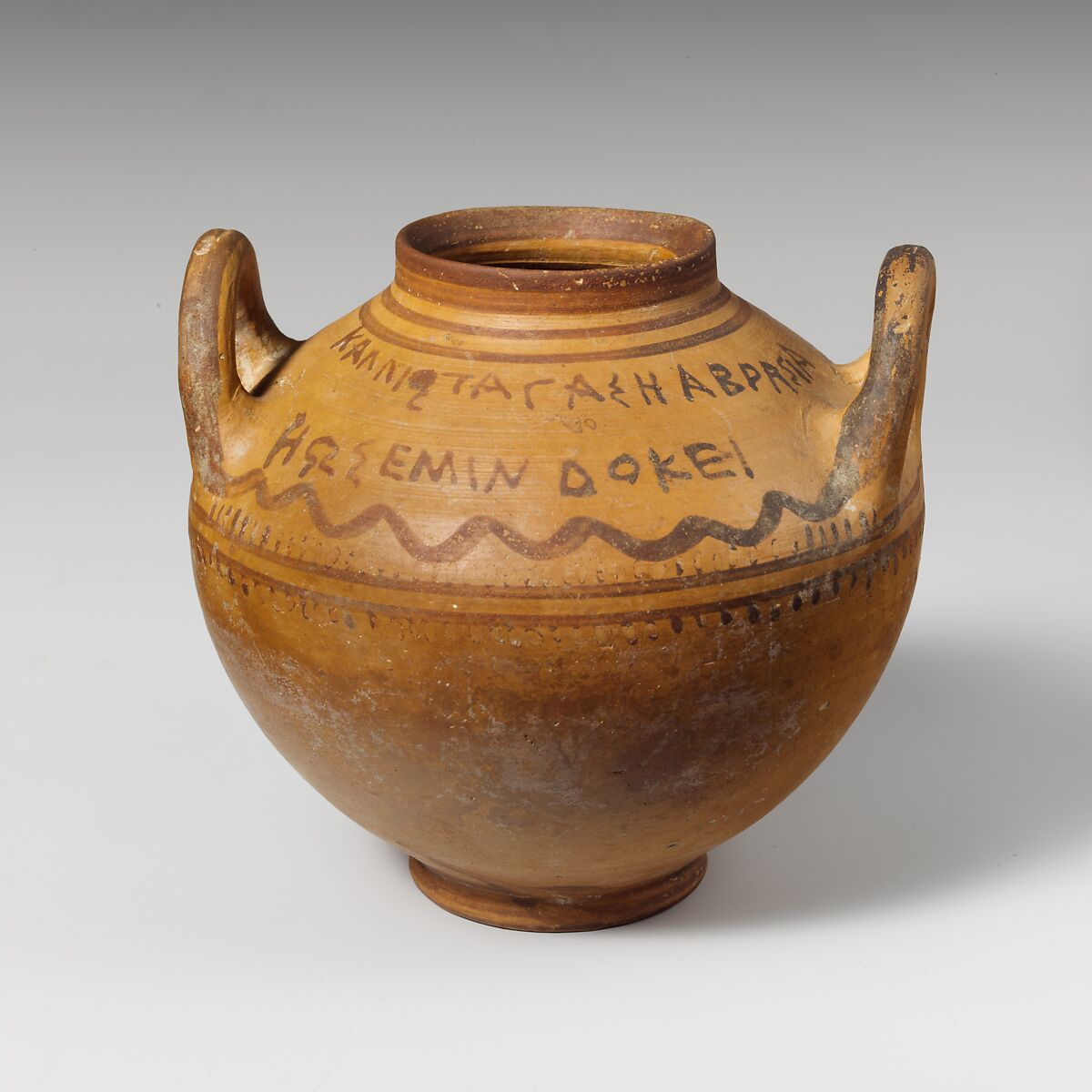 Terracotta pyxis (cosmetic box), Terracotta, East Greek