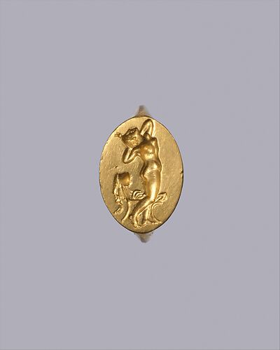 Gold ring with intaglio of a naked woman