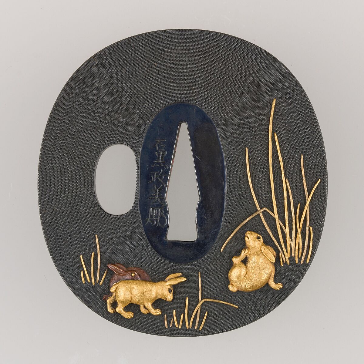 鍔 鐔 小柄 刀装具 武具 骨董【素銅魚々子地 高肉彫 鍍金 倶利伽羅龍図小柄】 Inscribed by 石黒政美 Ishiguro Masayoshi - 木賊兎図大小揃物