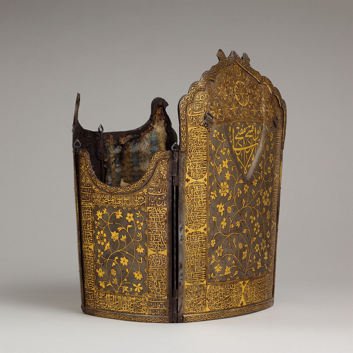 Cuirass (Char-aina), Steel, gold, textile, Indian or Iranian