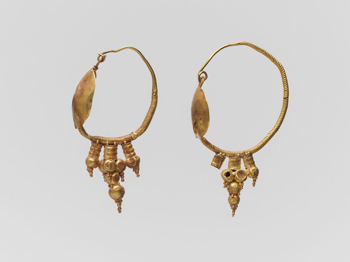 Pair of gold earrings with disk and pendant clustered spheres, Gold, Roman 