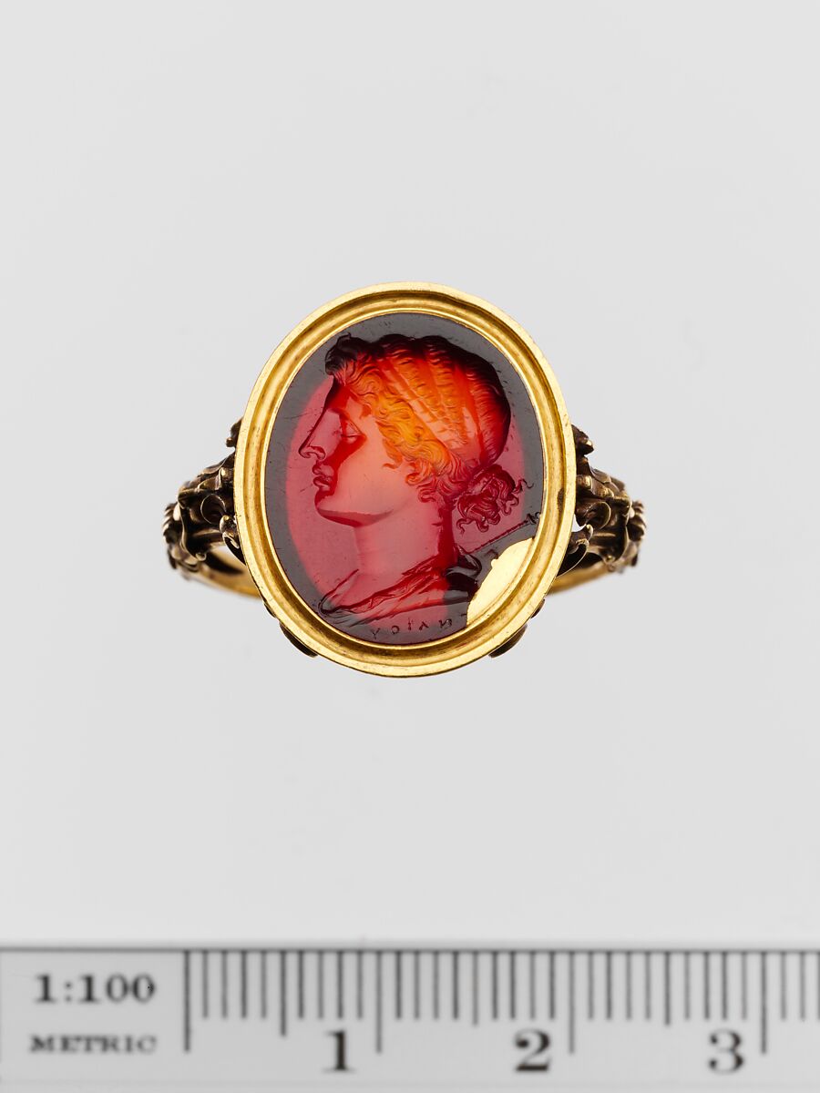 Carnelian oval set in a 17th–18th century gold ring, Signed by Gnaios, Carnelian, Roman