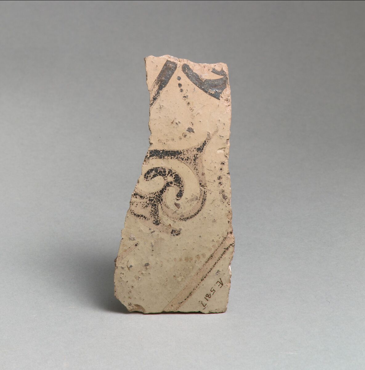 Terracotta vessel fragment with ivy pattern, Terracotta, Minoan 