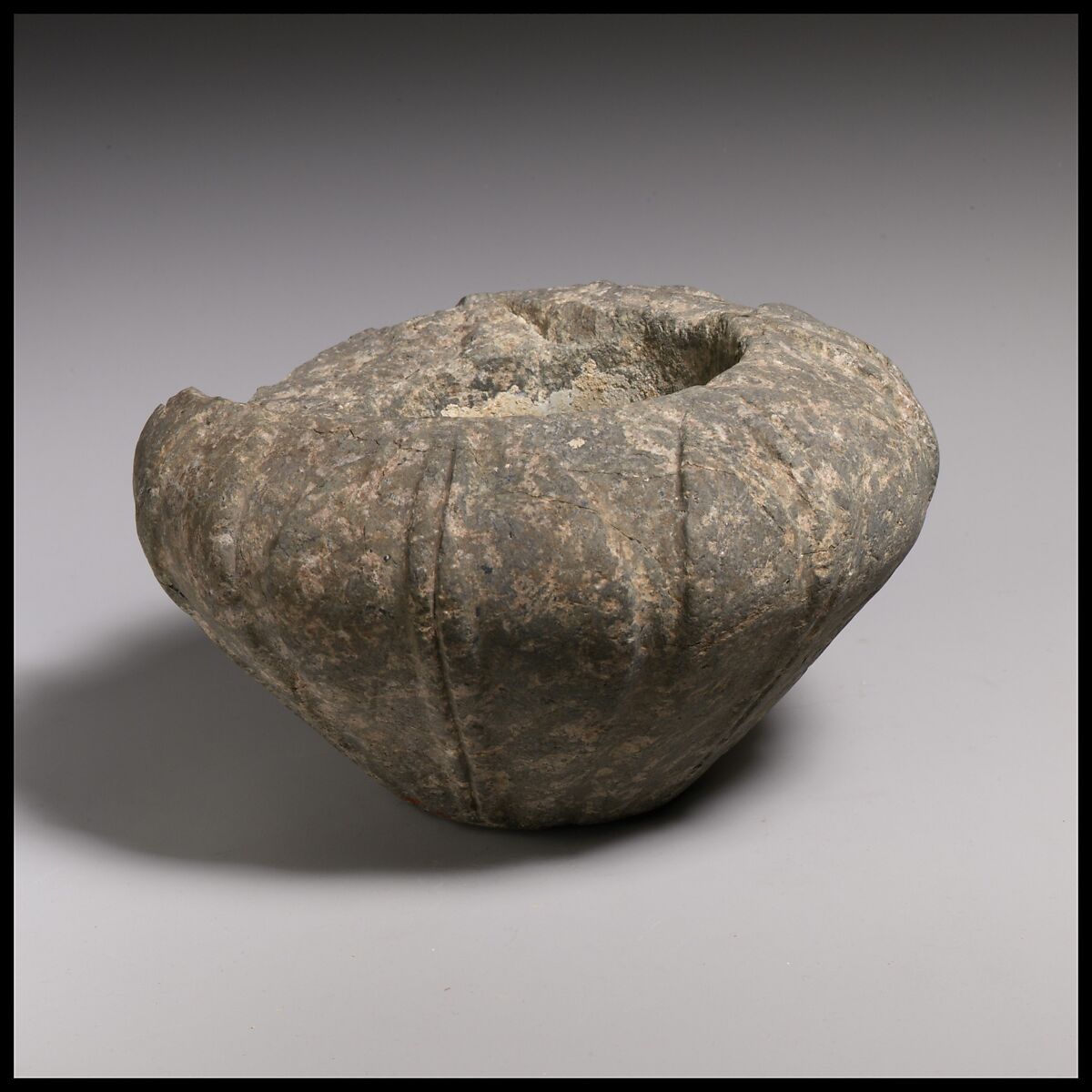 Serpentine blossom bowl, Stone, Minoan