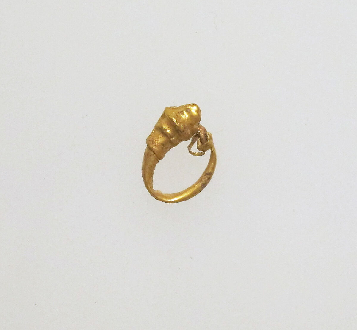 Earring with head of lion, Gold, Greek, South Italian, Tarentine 
