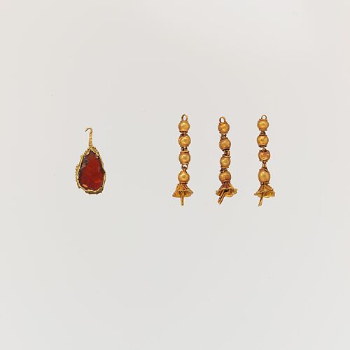 Gold pendant with garnet and three gold tassels