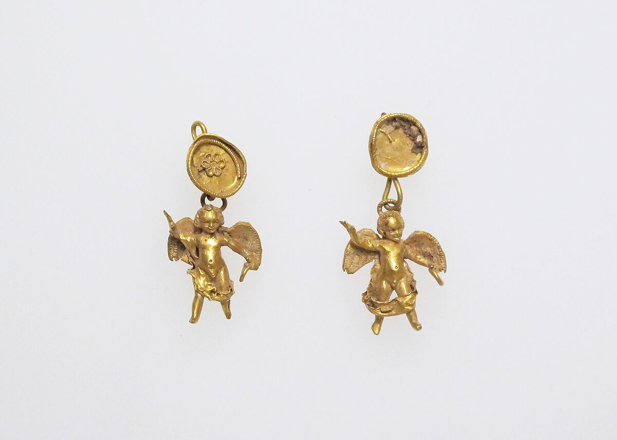 Earring with pendants of Eros, Gold, Greek 