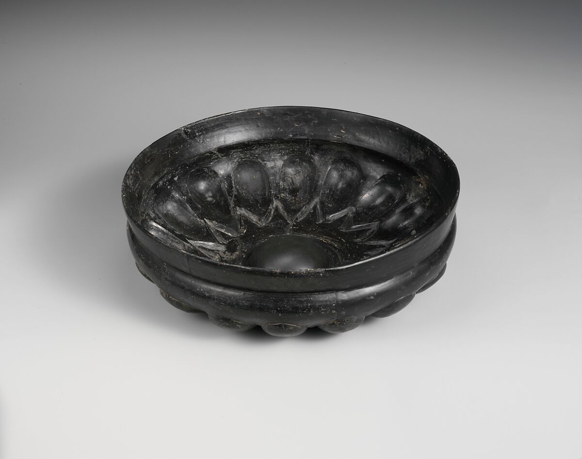 Terracotta phiale (libation bowl), Terracotta, Etruscan 