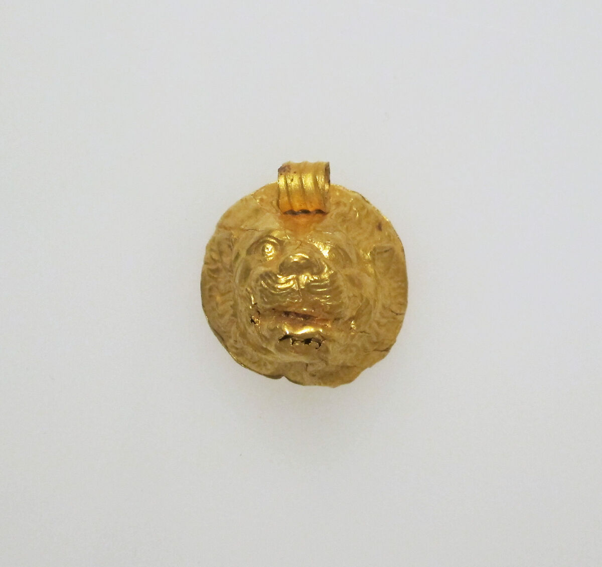 Pendant in the form a lion's head, Gold, Greek 