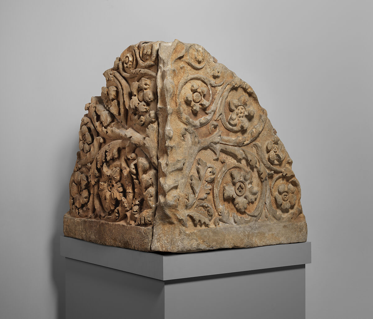 Marble corner acroterion with acanthus scrolls, Marble, Roman