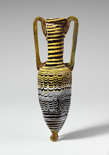 Glass amphoriskos (perfume bottle)