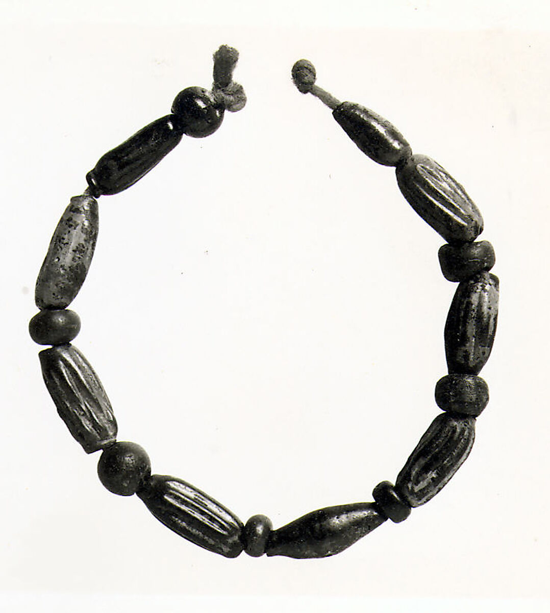 Necklace with 16 beads, Glass