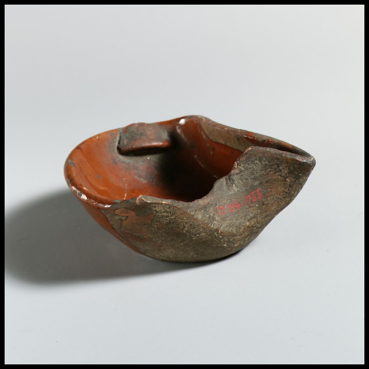 Lamp, saucer-shaped, Terracotta, Roman 