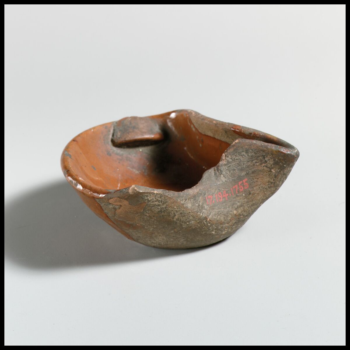 Lamp, saucer-shaped, Terracotta, Roman