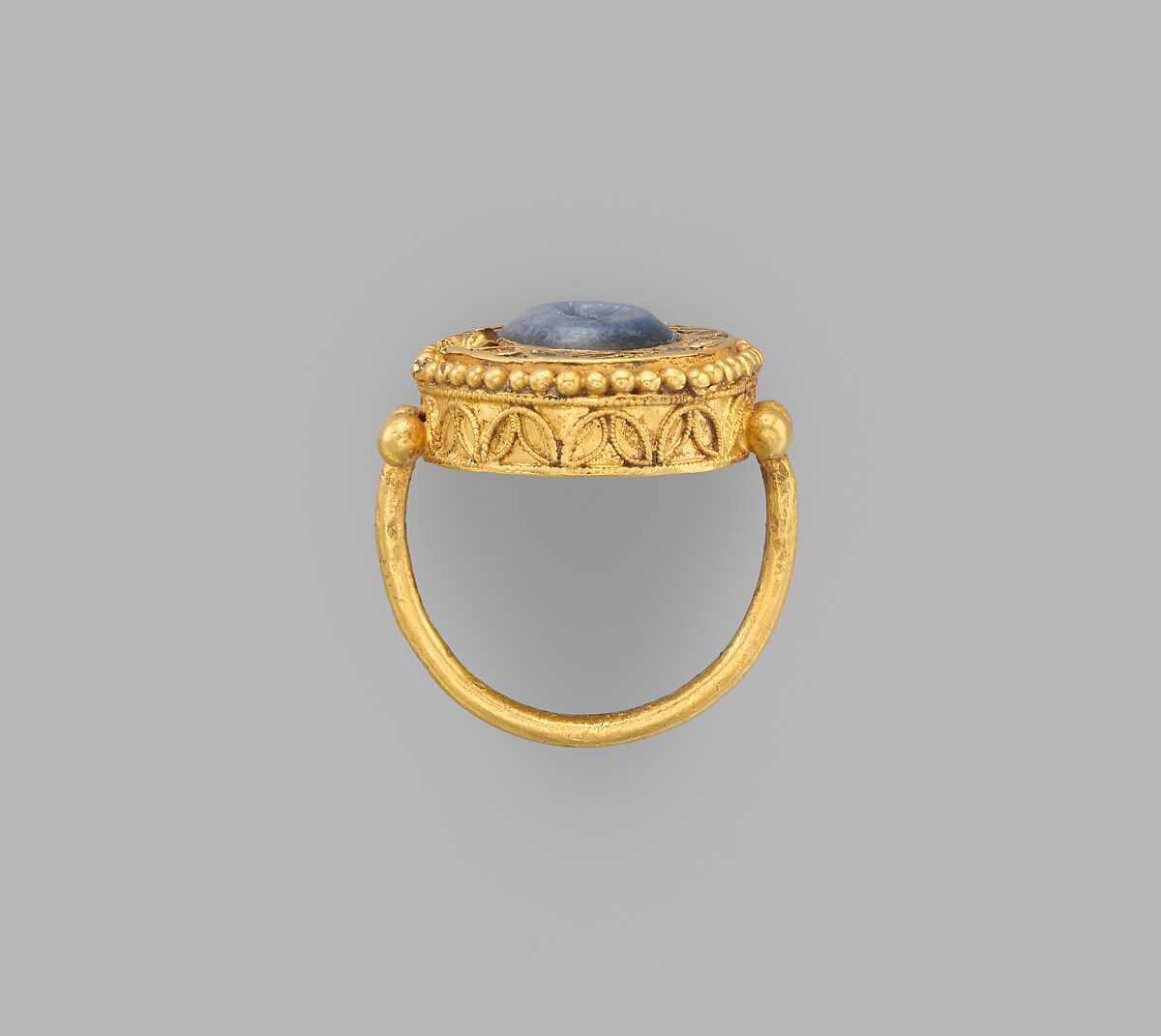 Intaglio in ring, Chalcedony, gold, Langobardic