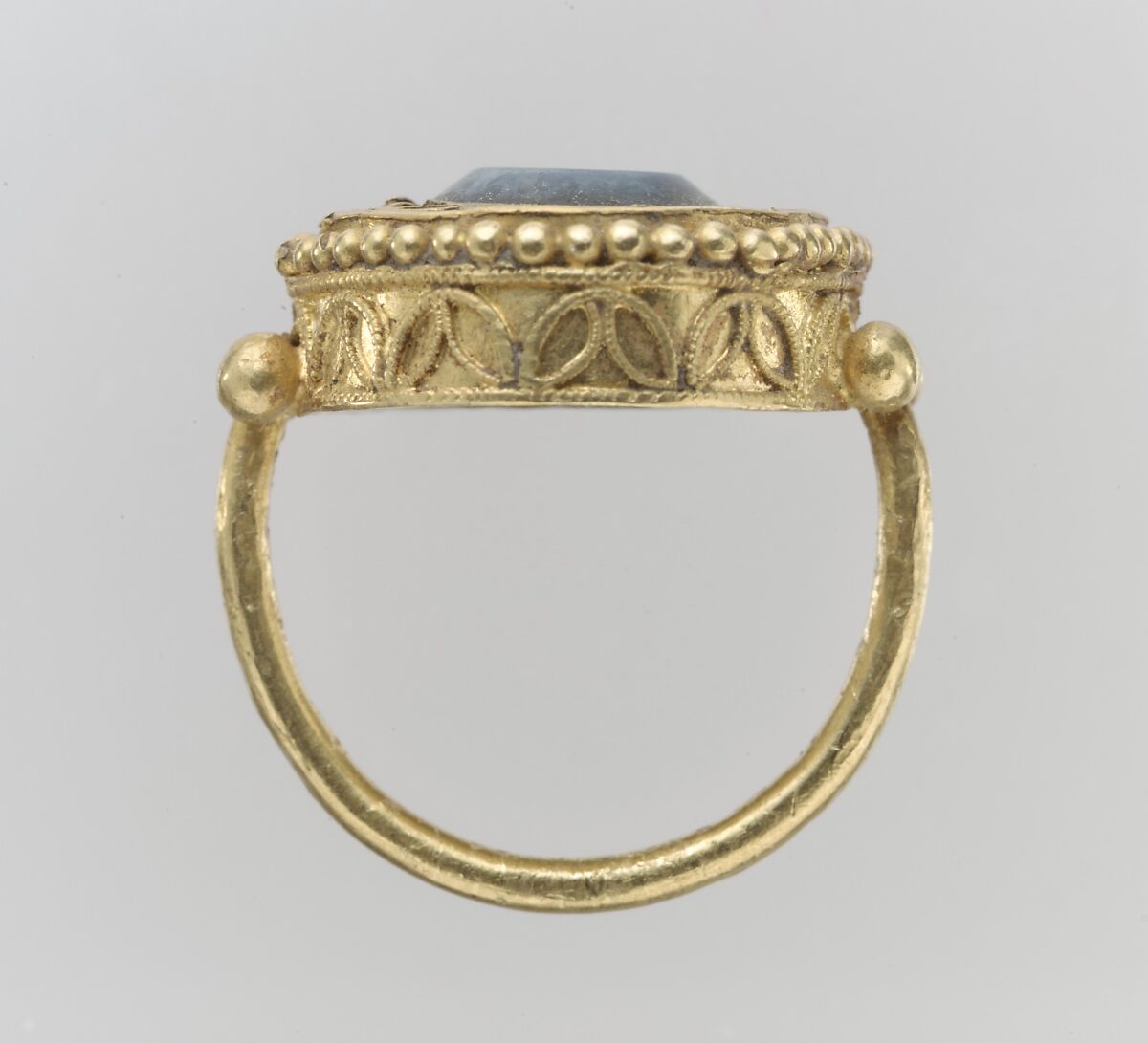 Intaglio in ring, Chalcedony, gold, Langobardic