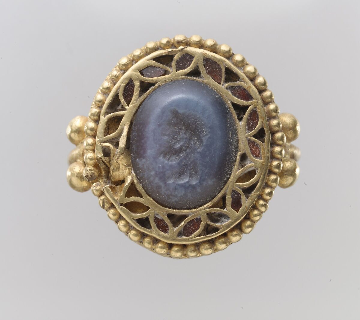 Intaglio in ring, Chalcedony, gold, Langobardic 