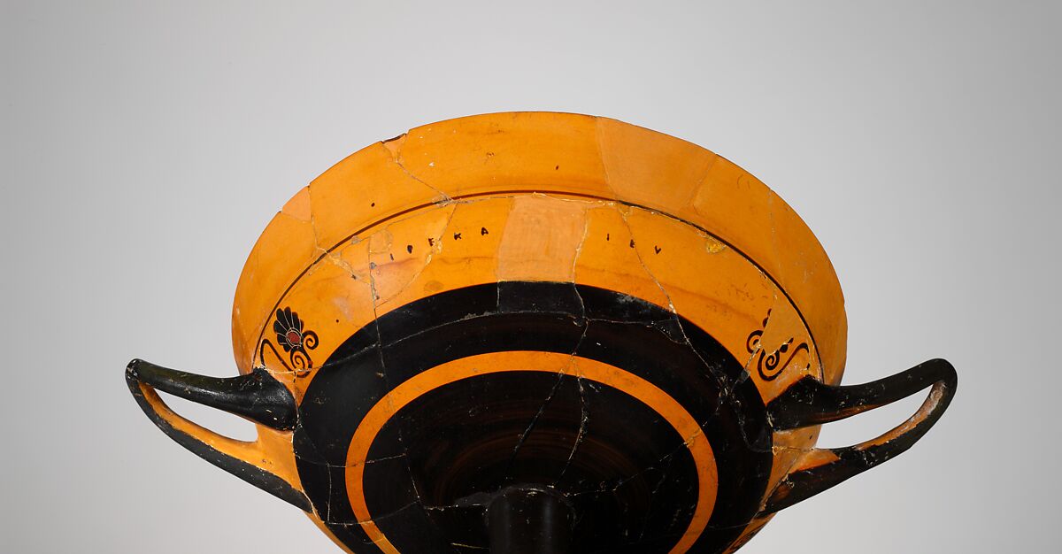 Terracotta kylix: lip-cup (drinking cup), Attributed to the Tleson Painter, Terracotta, Greek, Attic