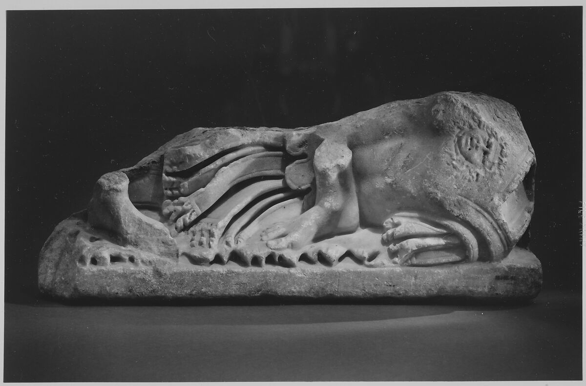 Lower right corner of a marble sarcophagus, illustrating the discovery of Achilles by Odysseus on the island of Skyros, Marble, white, Roman 