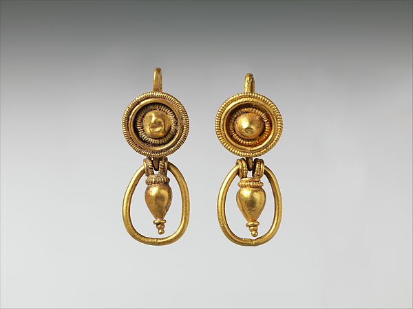 Gold earrings with pendant vase and ring