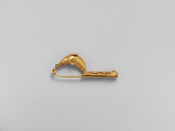 Gold sanguisuga-type fibula (safety pin)