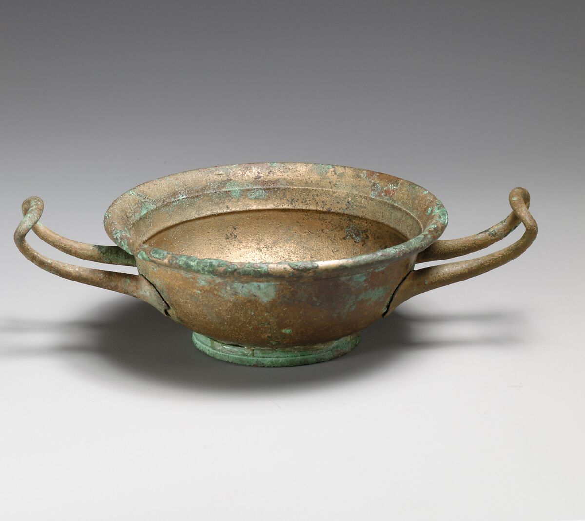 Bronze kylix (drinking cup), Bronze, Greek 