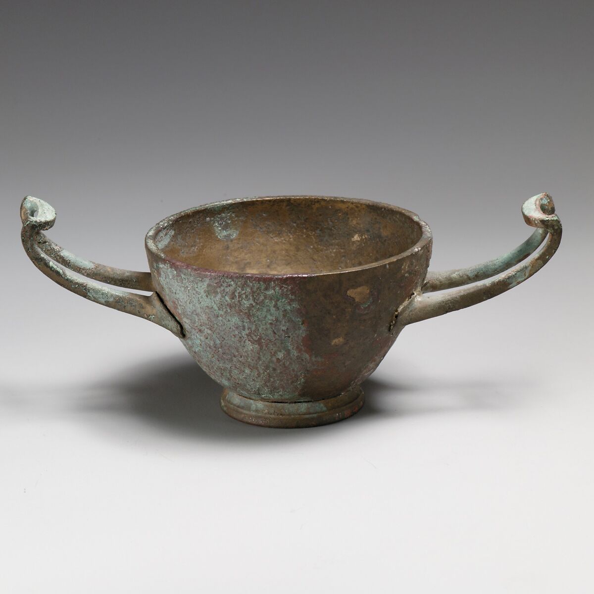 Bronze kylix (drinking cup), Bronze, Greek 