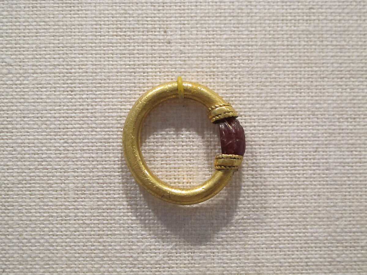 Gold swivel ring with carnelian scarab, gold, Etruscan 