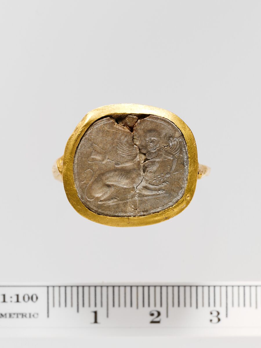 Chalcedonic quartz seal set in a gold ring, Quartz, brown paste, gold, Greek 