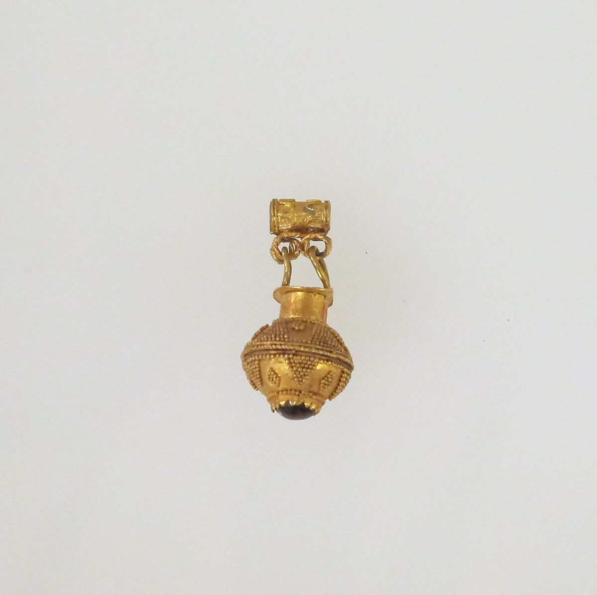 Earring in the form of a vase, Gold, carnelian 