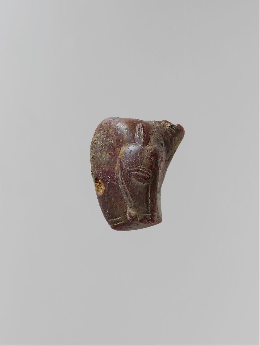 Pendant: head and neck of a horse, Amber, Italic 