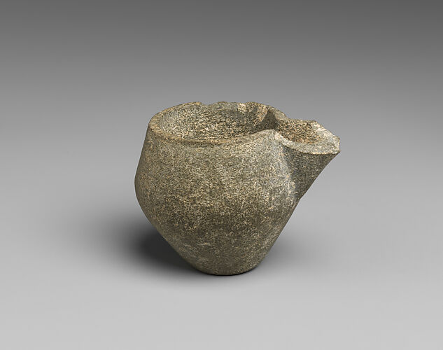 Chlorite spouted carinated cup